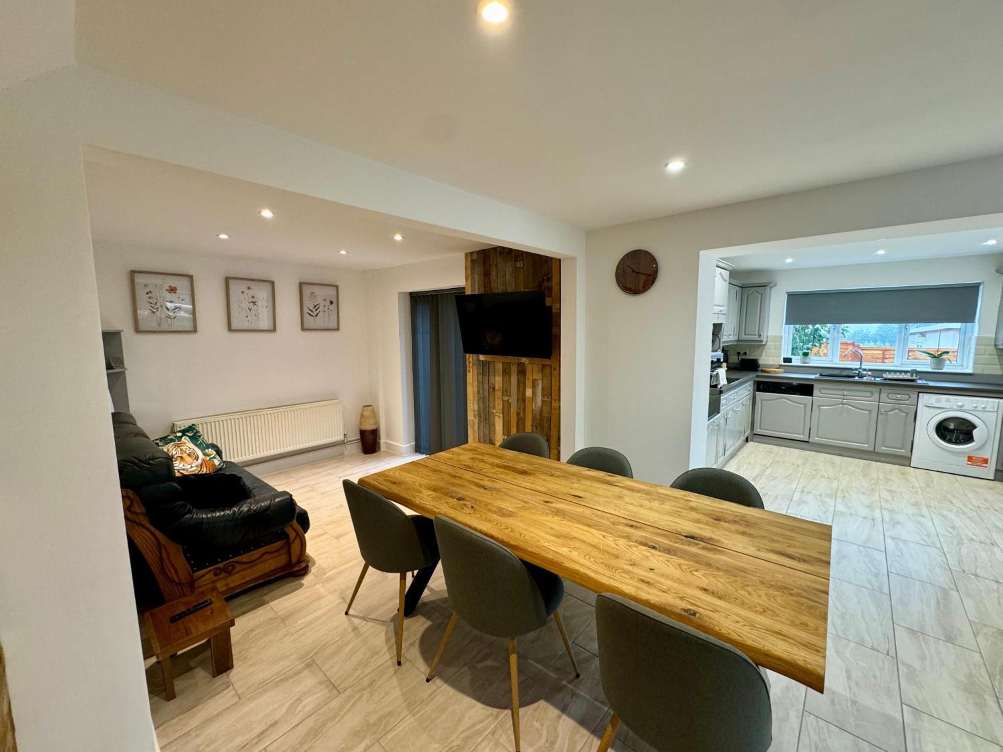 Florina S House 4 Bedrooms Villa Rugeley Exterior photo